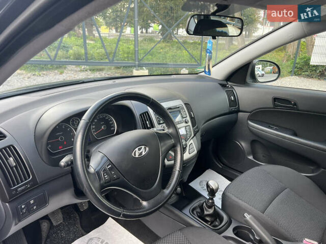 Чорний Хендай i30, об'ємом двигуна 1.4 л та пробігом 188 тис. км за 6850 $, фото 23 на Automoto.ua
