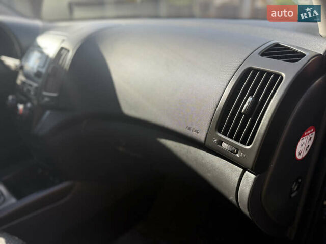 Хендай i30 2009 в Борисполе на Automoto.ua Черный Хендай i30, объемом двигателя 1.4 л и пробегом 146 тыс. км за 6800 $, фото 26 на Automoto.ua