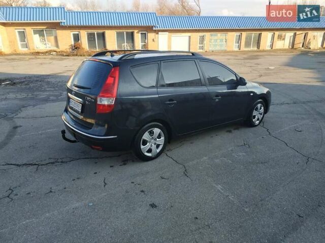 Черный Хендай i30, объемом двигателя 1.4 л и пробегом 158 тыс. км за 5600 $, фото 5 на Automoto.ua