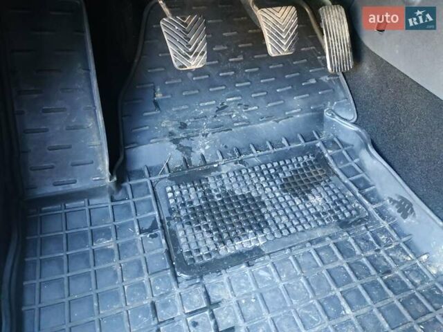 Черный Хендай i30, объемом двигателя 1.4 л и пробегом 158 тыс. км за 5600 $, фото 15 на Automoto.ua