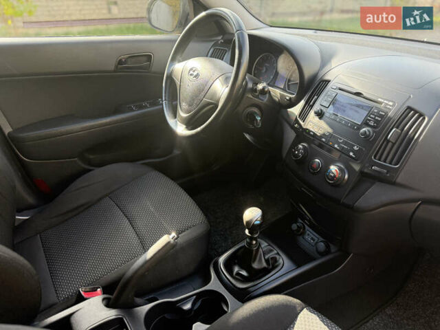 Хендай i30 2009 в Борисполе на Automoto.ua Черный Хендай i30, объемом двигателя 1.4 л и пробегом 146 тыс. км за 6800 $, фото 25 на Automoto.ua
