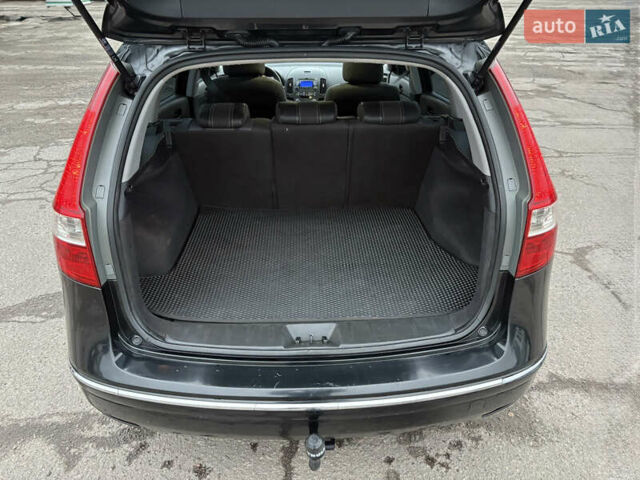 Черный Хендай i30, объемом двигателя 1.6 л и пробегом 265 тыс. км за 5900 $, фото 17 на Automoto.ua