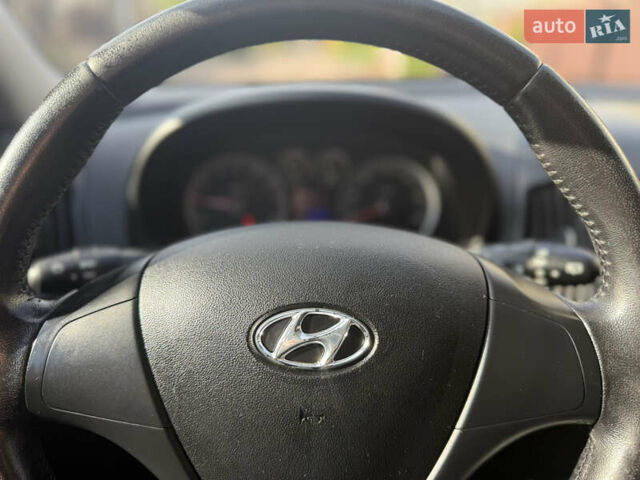 Хендай i30 2009 в Борисполе на Automoto.ua Черный Хендай i30, объемом двигателя 1.4 л и пробегом 146 тыс. км за 6800 $, фото 15 на Automoto.ua