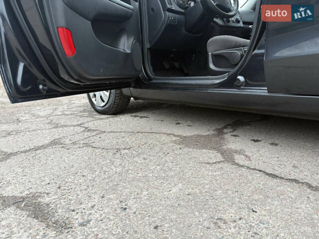 Черный Хендай i30, объемом двигателя 1.6 л и пробегом 265 тыс. км за 5900 $, фото 15 на Automoto.ua