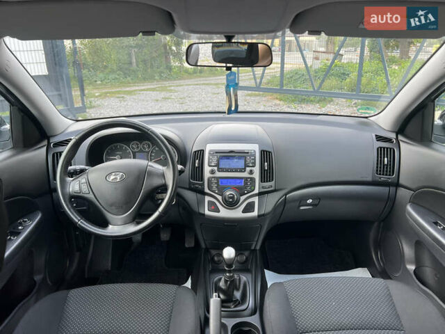 Чорний Хендай i30, об'ємом двигуна 1.4 л та пробігом 188 тис. км за 6850 $, фото 3 на Automoto.ua