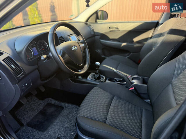 Хендай i30 2009 в Борисполе на Automoto.ua Черный Хендай i30, объемом двигателя 1.6 л и пробегом 229 тыс. км за 7000 $, фото 23 на Automoto.ua