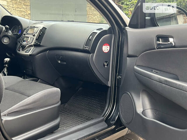 Чорний Хендай i30, об'ємом двигуна 1.59 л та пробігом 247 тис. км за 6250 $, фото 45 на Automoto.ua
