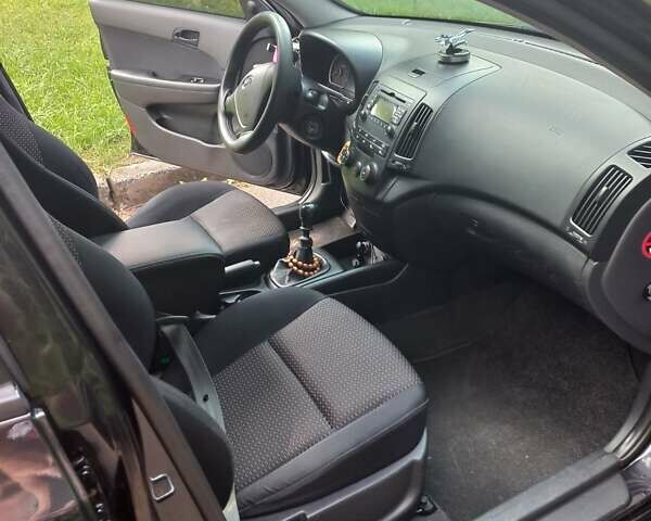 Черный Хендай i30, объемом двигателя 1.58 л и пробегом 203 тыс. км за 5700 $, фото 14 на Automoto.ua