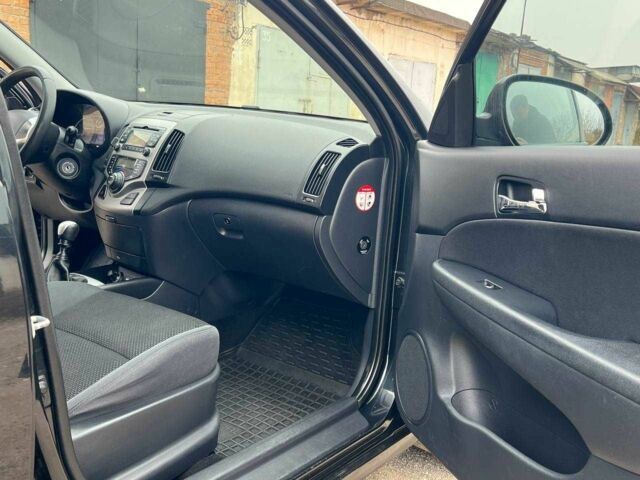 Черный Хендай i30, объемом двигателя 1.6 л и пробегом 265 тыс. км за 6200 $, фото 14 на Automoto.ua