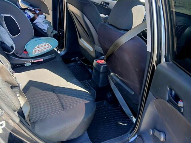 Черный Хендай i30, объемом двигателя 1.4 л и пробегом 208 тыс. км за 5799 $, фото 8 на Automoto.ua