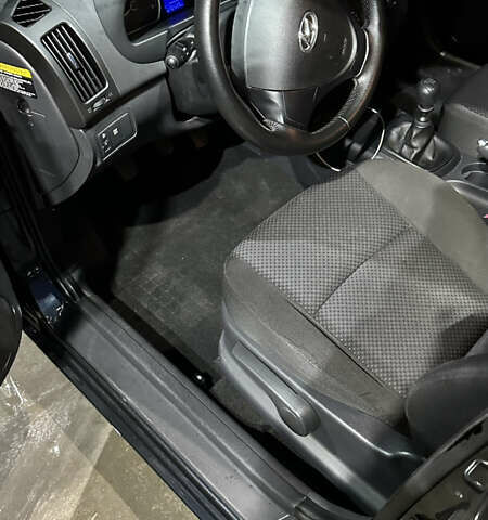 Черный Хендай i30, объемом двигателя 1.58 л и пробегом 243 тыс. км за 5500 $, фото 7 на Automoto.ua