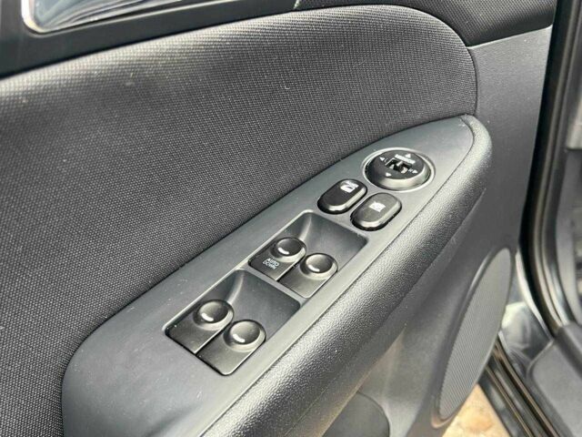 Черный Хендай i30, объемом двигателя 1.6 л и пробегом 265 тыс. км за 6200 $, фото 11 на Automoto.ua