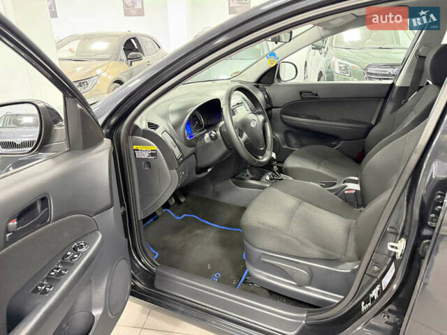 Черный Хендай i30, объемом двигателя 1.4 л и пробегом 190 тыс. км за 6900 $, фото 4 на Automoto.ua