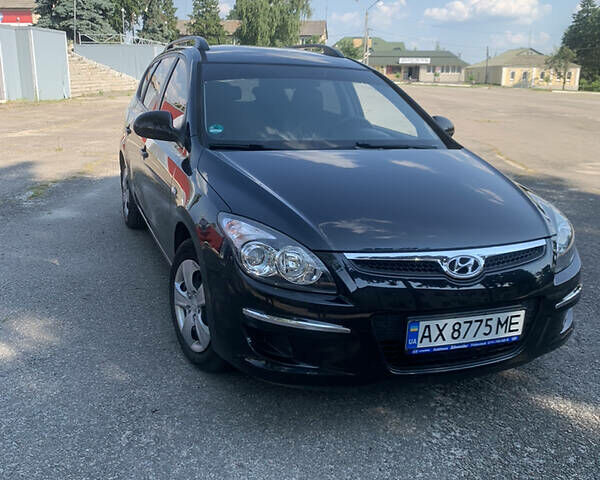 Черный Хендай i30, объемом двигателя 1.4 л и пробегом 92 тыс. км за 5800 $, фото 5 на Automoto.ua
