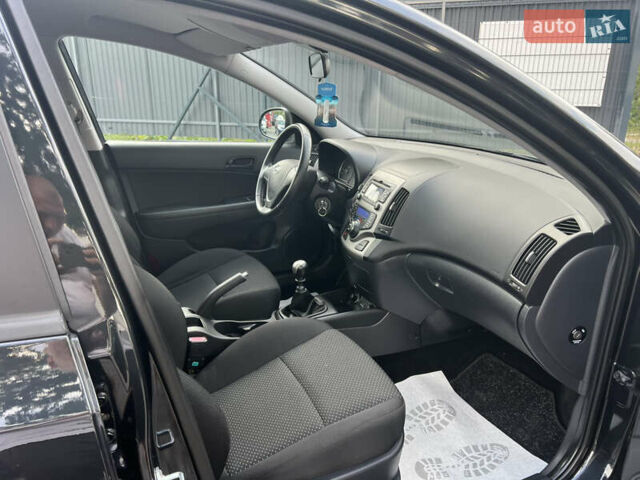 Чорний Хендай i30, об'ємом двигуна 1.4 л та пробігом 188 тис. км за 6850 $, фото 11 на Automoto.ua