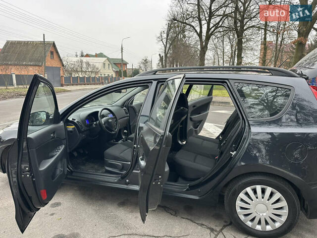 Черный Хендай i30, объемом двигателя 1.4 л и пробегом 199 тыс. км за 5599 $, фото 50 на Automoto.ua