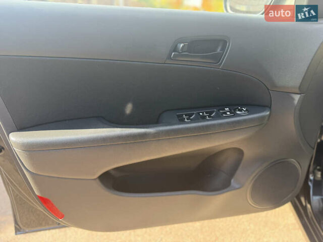 Хендай i30 2009 в Борисполе на Automoto.ua Черный Хендай i30, объемом двигателя 1.4 л и пробегом 146 тыс. км за 6800 $, фото 12 на Automoto.ua