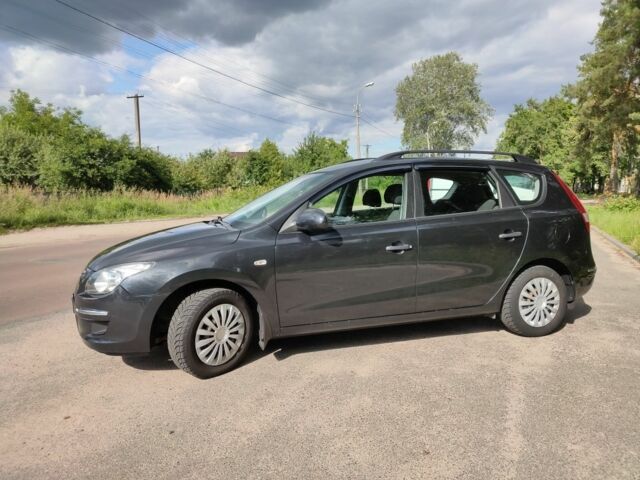 Черный Хендай i30, объемом двигателя 1.4 л и пробегом 220 тыс. км за 6100 $, фото 2 на Automoto.ua