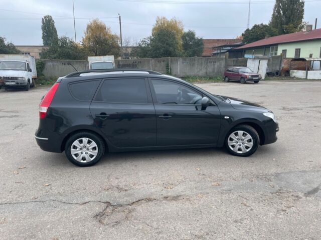 Черный Хендай i30, объемом двигателя 1.6 л и пробегом 262 тыс. км за 5600 $, фото 5 на Automoto.ua