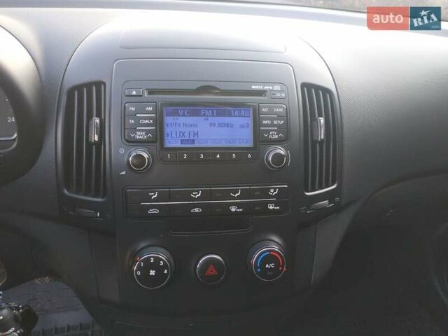 Черный Хендай i30, объемом двигателя 1.4 л и пробегом 158 тыс. км за 5600 $, фото 19 на Automoto.ua