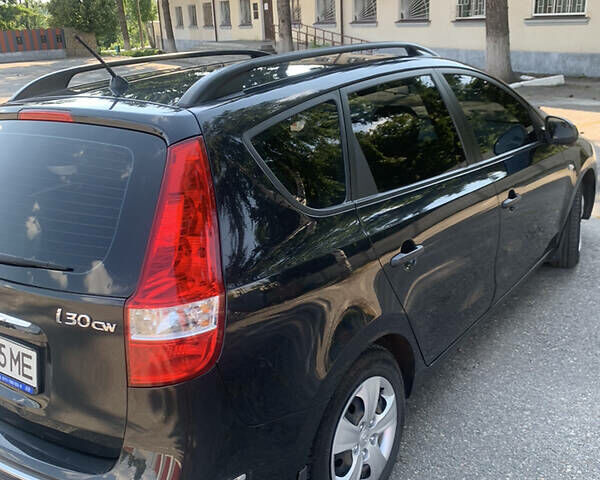 Черный Хендай i30, объемом двигателя 1.4 л и пробегом 92 тыс. км за 5800 $, фото 3 на Automoto.ua