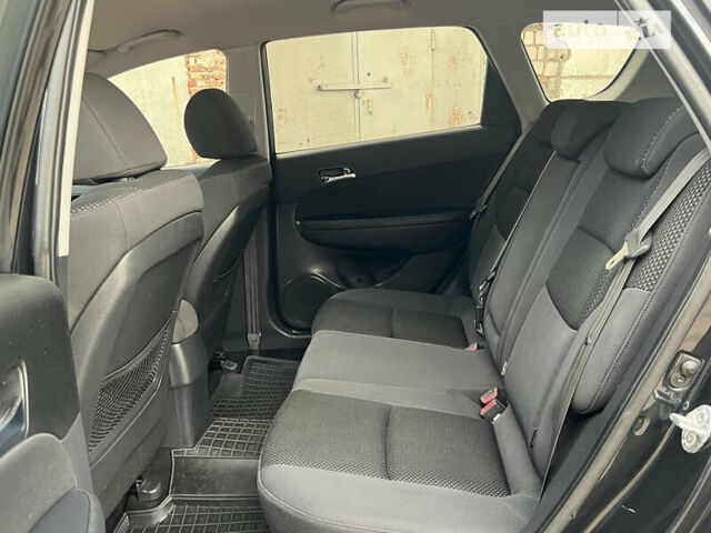 Чорний Хендай i30, об'ємом двигуна 1.59 л та пробігом 247 тис. км за 6250 $, фото 36 на Automoto.ua