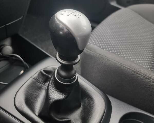 Черный Хендай i30, объемом двигателя 1.6 л и пробегом 128 тыс. км за 7700 $, фото 10 на Automoto.ua