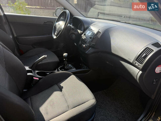 Хендай i30 2009 в Борисполе на Automoto.ua Черный Хендай i30, объемом двигателя 1.4 л и пробегом 146 тыс. км за 6800 $, фото 24 на Automoto.ua