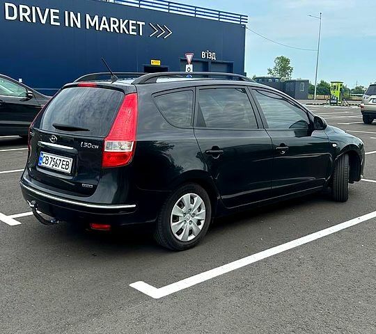 Черный Хендай i30, объемом двигателя 1.6 л и пробегом 300 тыс. км за 5550 $, фото 1 на Automoto.ua