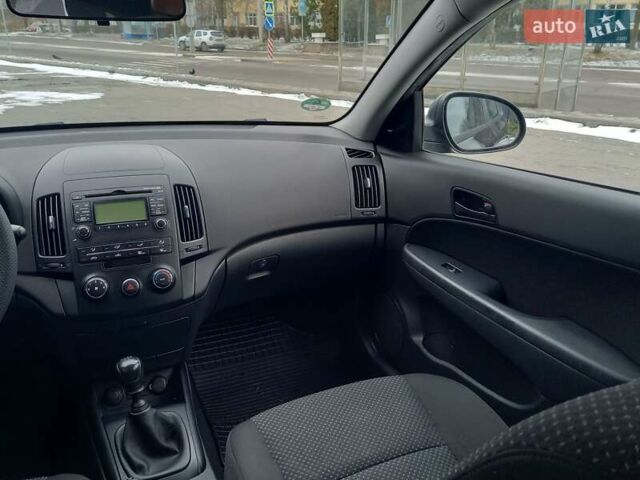 Чорний Хендай i30, об'ємом двигуна 1.4 л та пробігом 216 тис. км за 6400 $, фото 14 на Automoto.ua