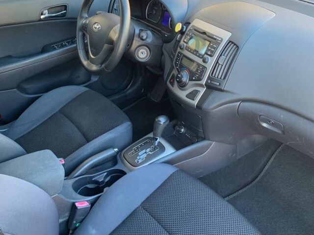 Черный Хендай i30, объемом двигателя 1.6 л и пробегом 189 тыс. км за 6950 $, фото 6 на Automoto.ua