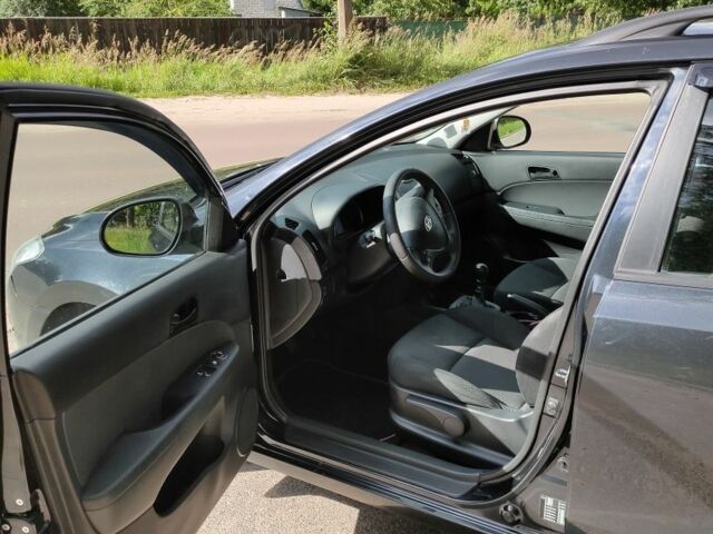Черный Хендай i30, объемом двигателя 1.4 л и пробегом 220 тыс. км за 6100 $, фото 7 на Automoto.ua