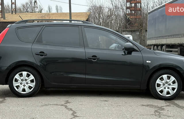 Черный Хендай i30, объемом двигателя 1.6 л и пробегом 265 тыс. км за 5900 $, фото 8 на Automoto.ua