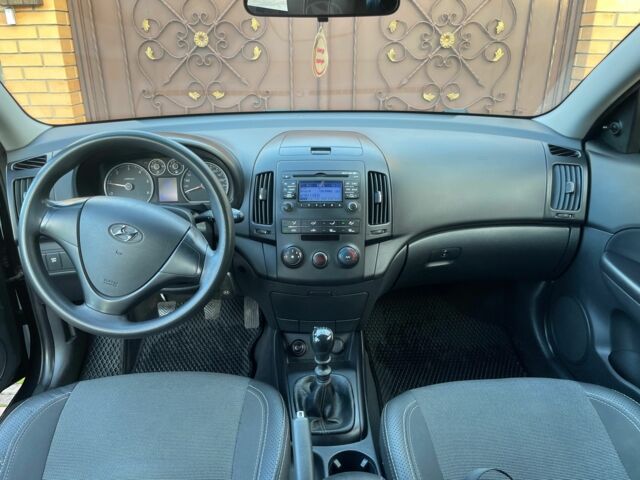 Черный Хендай i30, объемом двигателя 1.6 л и пробегом 262 тыс. км за 5600 $, фото 6 на Automoto.ua