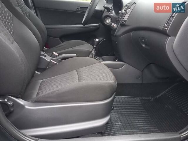 Черный Хендай i30, объемом двигателя 1.4 л и пробегом 216 тыс. км за 6300 $, фото 31 на Automoto.ua