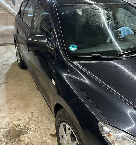 Черный Хендай i30, объемом двигателя 1.58 л и пробегом 243 тыс. км за 5500 $, фото 14 на Automoto.ua