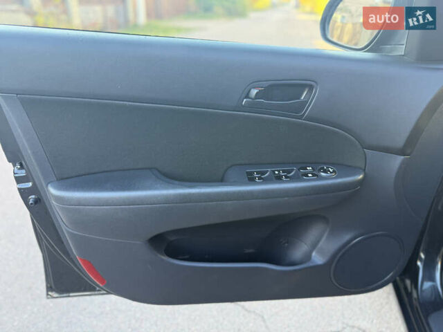 Хендай i30 2009 в Борисполе на Automoto.ua Черный Хендай i30, объемом двигателя 1.6 л и пробегом 229 тыс. км за 7000 $, фото 24 на Automoto.ua