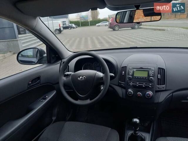Черный Хендай i30, объемом двигателя 1.4 л и пробегом 216 тыс. км за 6300 $, фото 13 на Automoto.ua