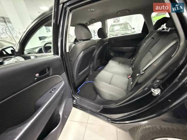 Черный Хендай i30, объемом двигателя 1.4 л и пробегом 190 тыс. км за 6900 $, фото 6 на Automoto.ua