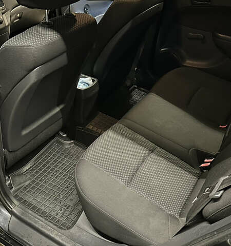 Черный Хендай i30, объемом двигателя 1.58 л и пробегом 243 тыс. км за 5500 $, фото 21 на Automoto.ua