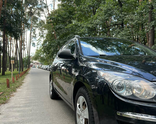 Чорний Хендай i30, об'ємом двигуна 1.4 л та пробігом 241 тис. км за 5600 $, фото 6 на Automoto.ua