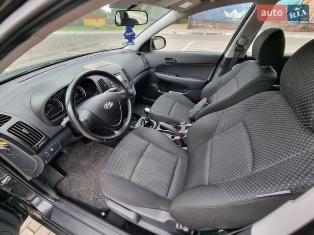 Черный Хендай i30, объемом двигателя 1.6 л и пробегом 128 тыс. км за 7700 $, фото 7 на Automoto.ua