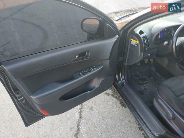 Черный Хендай i30, объемом двигателя 1.4 л и пробегом 158 тыс. км за 5600 $, фото 12 на Automoto.ua