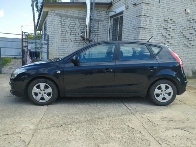 Черный Хендай i30, объемом двигателя 1.4 л и пробегом 163 тыс. км за 5800 $, фото 7 на Automoto.ua