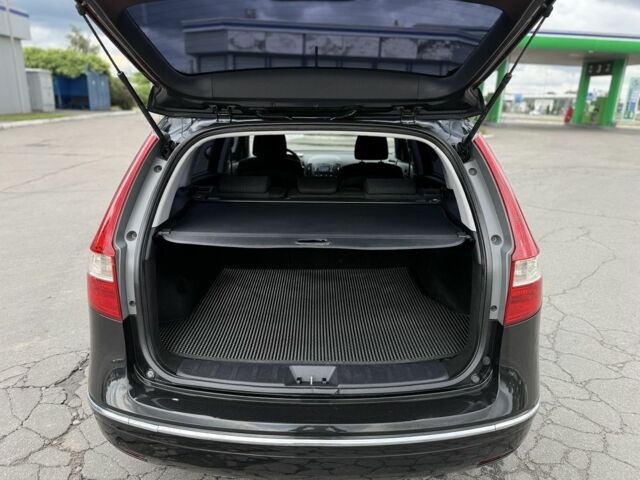 Черный Хендай i30, объемом двигателя 1.4 л и пробегом 172 тыс. км за 5950 $, фото 10 на Automoto.ua