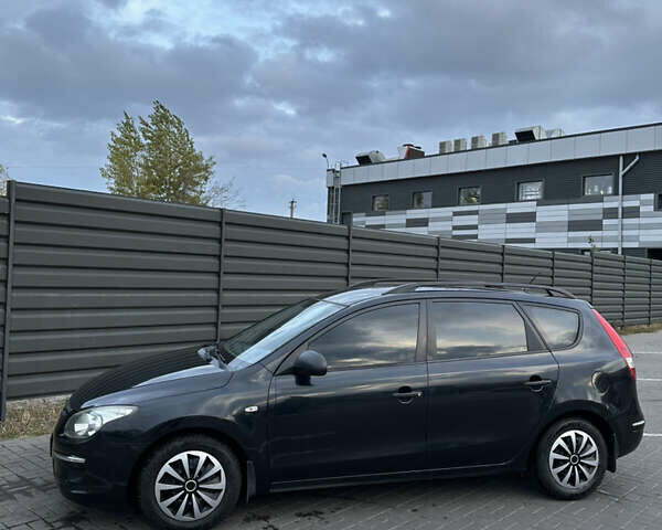 Черный Хендай i30, объемом двигателя 1.58 л и пробегом 240 тыс. км за 5200 $, фото 2 на Automoto.ua