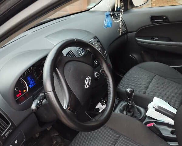 Черный Хендай i30, объемом двигателя 1.58 л и пробегом 234 тыс. км за 5100 $, фото 7 на Automoto.ua