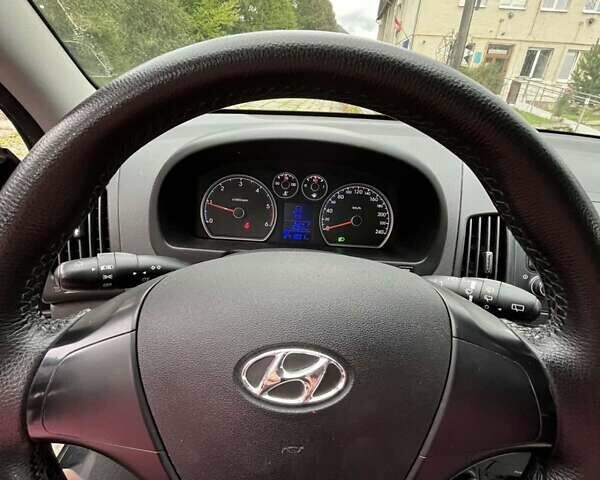 Черный Хендай i30, объемом двигателя 1.58 л и пробегом 242 тыс. км за 4950 $, фото 3 на Automoto.ua