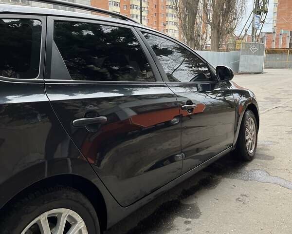 Чорний Хендай i30, об'ємом двигуна 1.4 л та пробігом 174 тис. км за 6000 $, фото 5 на Automoto.ua