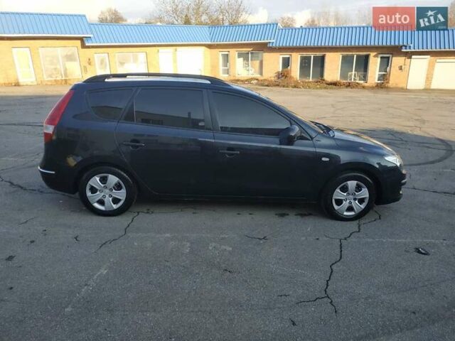 Черный Хендай i30, объемом двигателя 1.4 л и пробегом 158 тыс. км за 5600 $, фото 4 на Automoto.ua